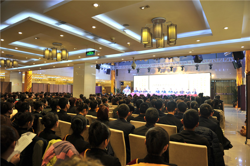  巍雅斯名表眼鏡有限公司2014年總結暨表彰大會順利召開